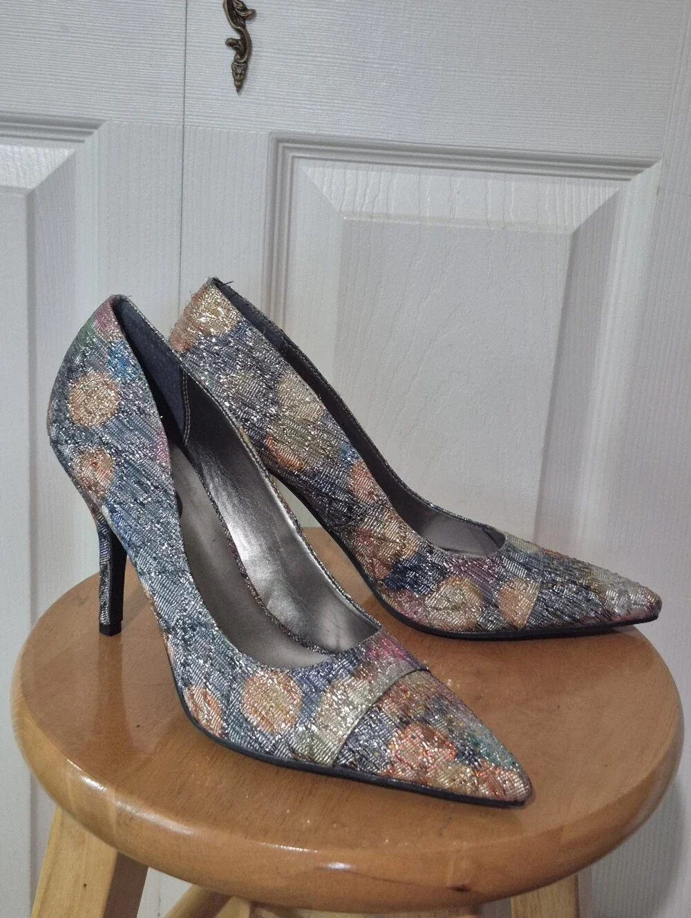 J Renee Pointed Toe Pumps size 8 M snake metallic pastel colors with studs